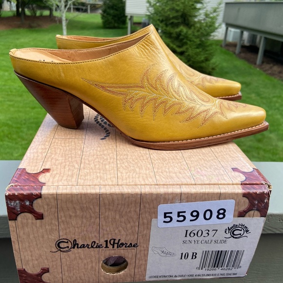 Brand New Lucchese Charlie Horse Mustard Calf Slide. Womens 10 Medium - Picture 2 of 3